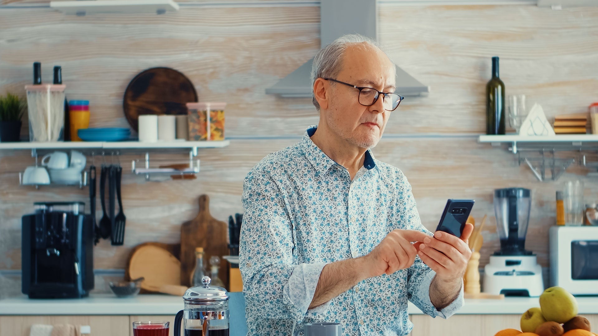 Pourquoi les téléphones classiques ne sont pas adaptés aux séniors ?