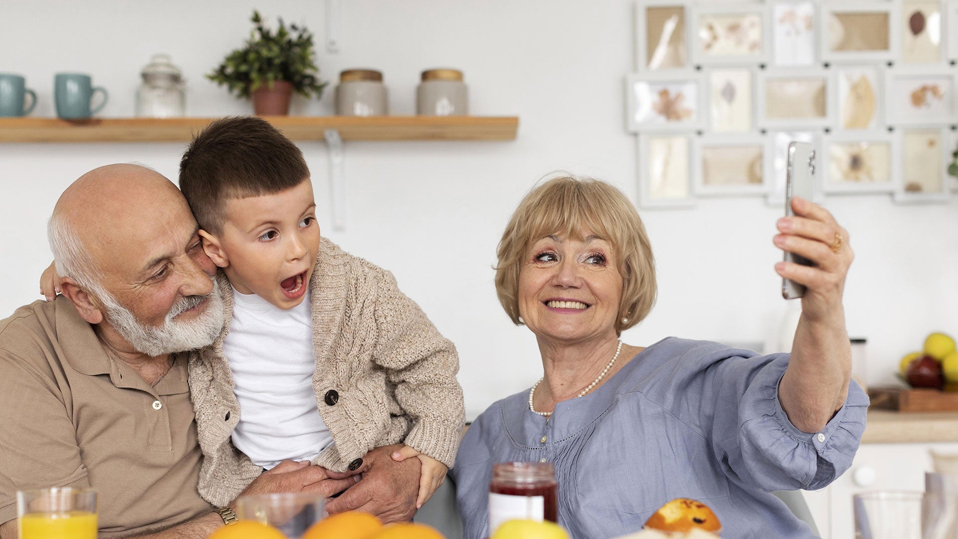 À partir de quel âge un téléphone sénior devient-il utile ?